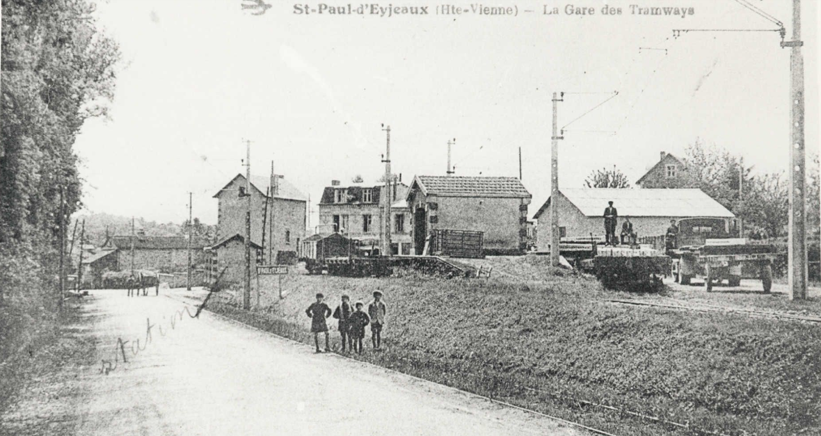 Vue ancienne d'un bâtiment lié à la gare de Leycuras